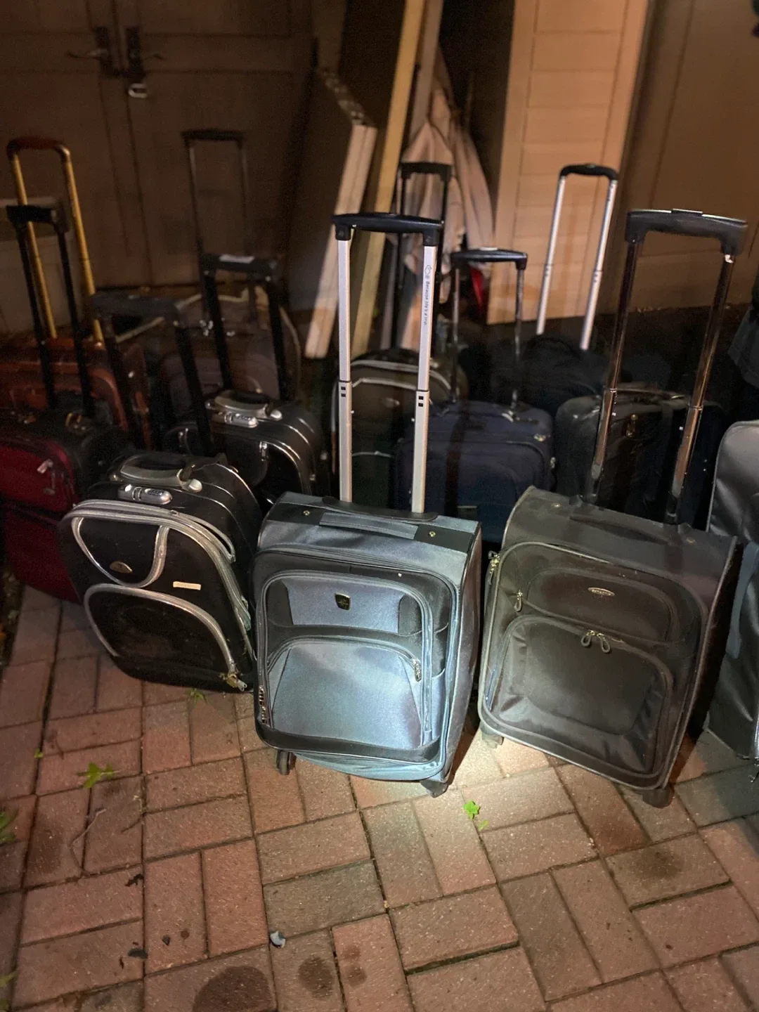 Used Luggage - Assorted Sizes & Colors image indicator(2)