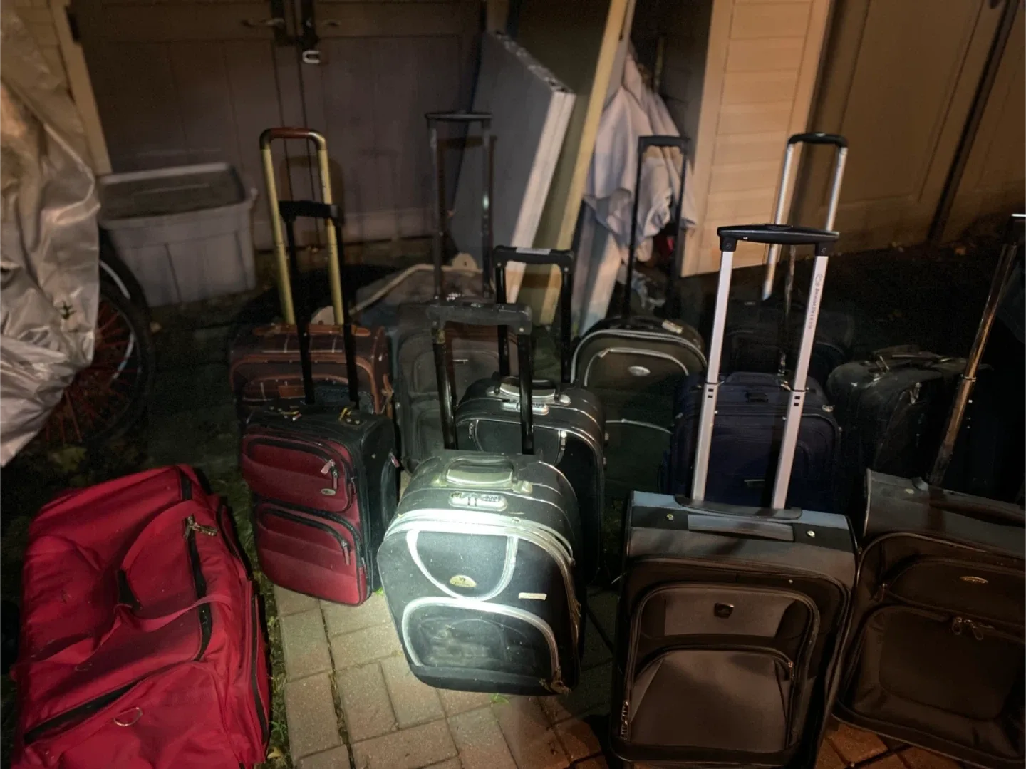 Used Luggage - Assorted Sizes & Colors image indicator(4)