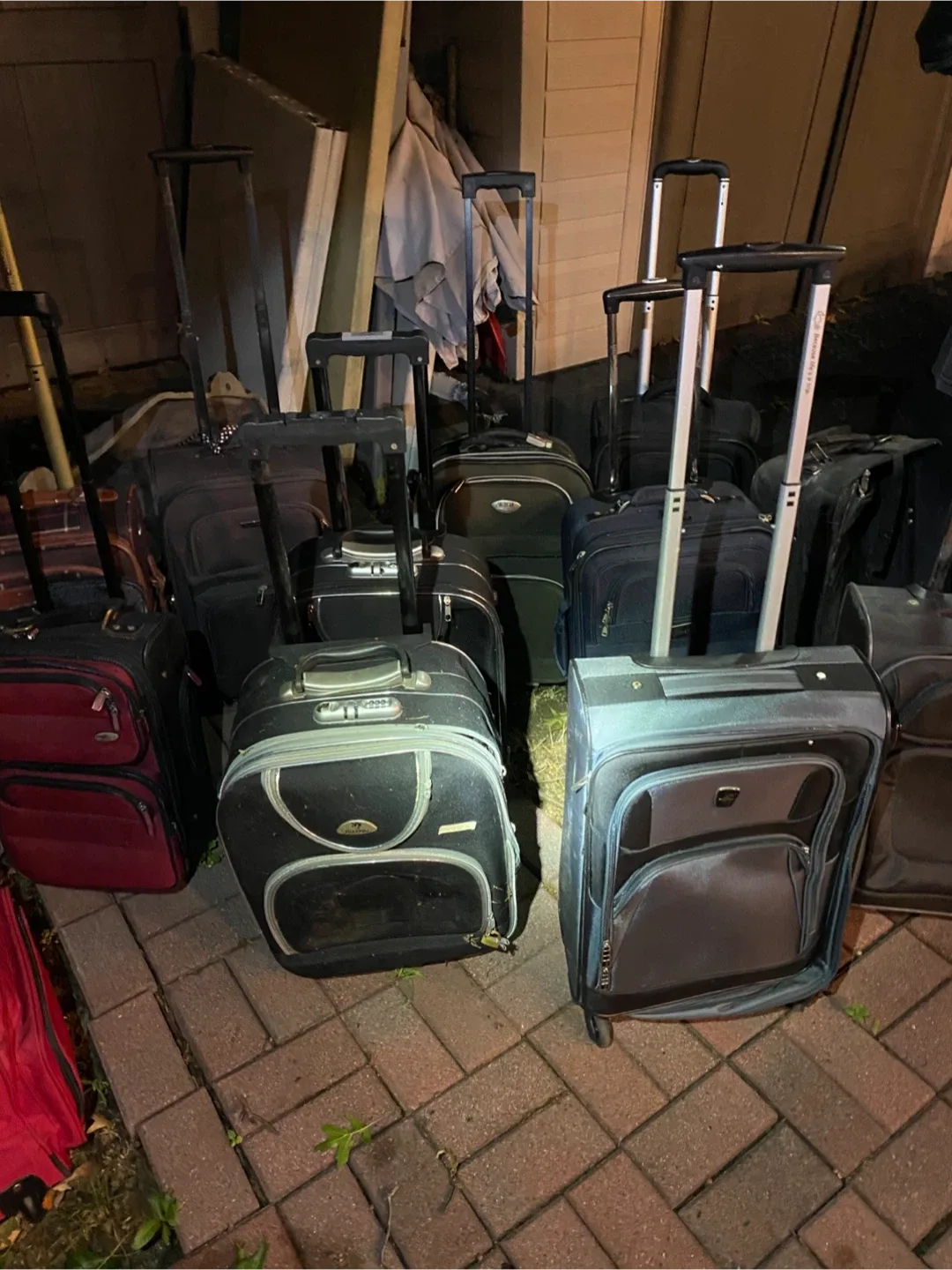 Used Luggage - Assorted Sizes & Colors image indicator(6)