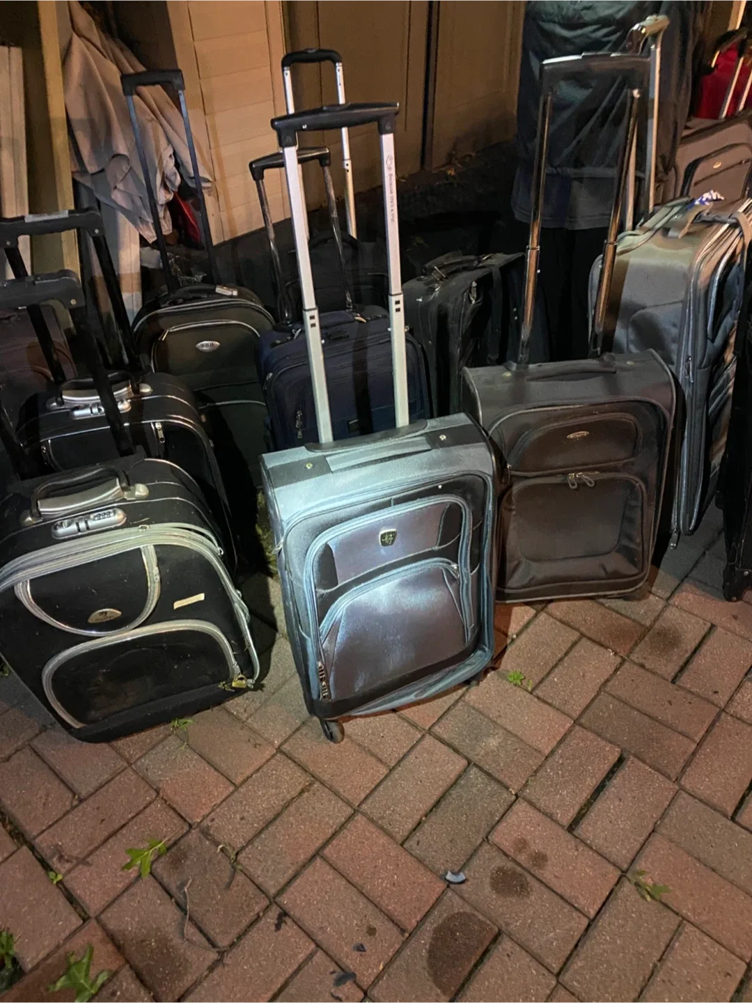 Used Luggage - Assorted Sizes & Colors image indicator(5)