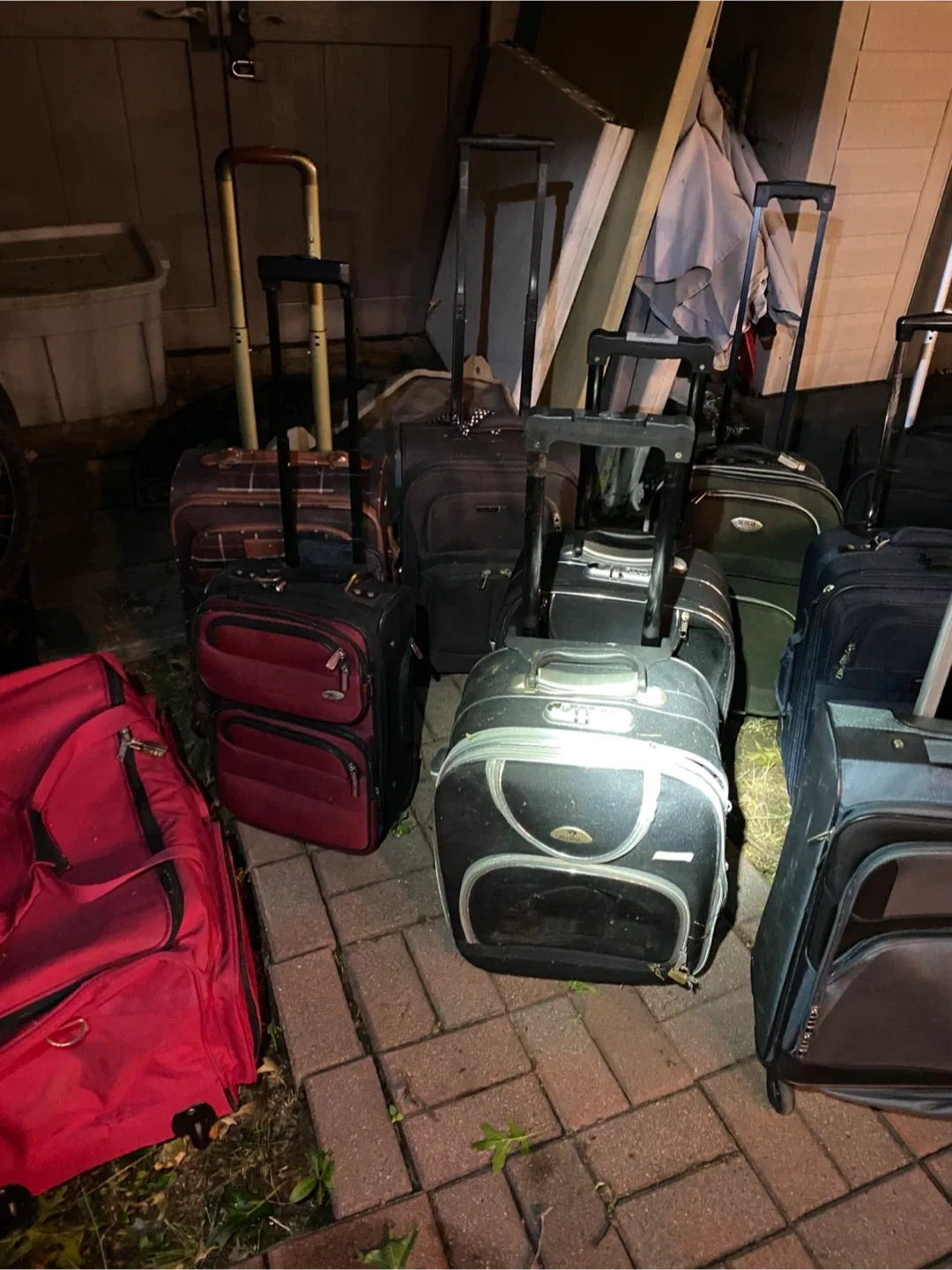Used Luggage - Assorted Sizes & Colors image indicator(7)