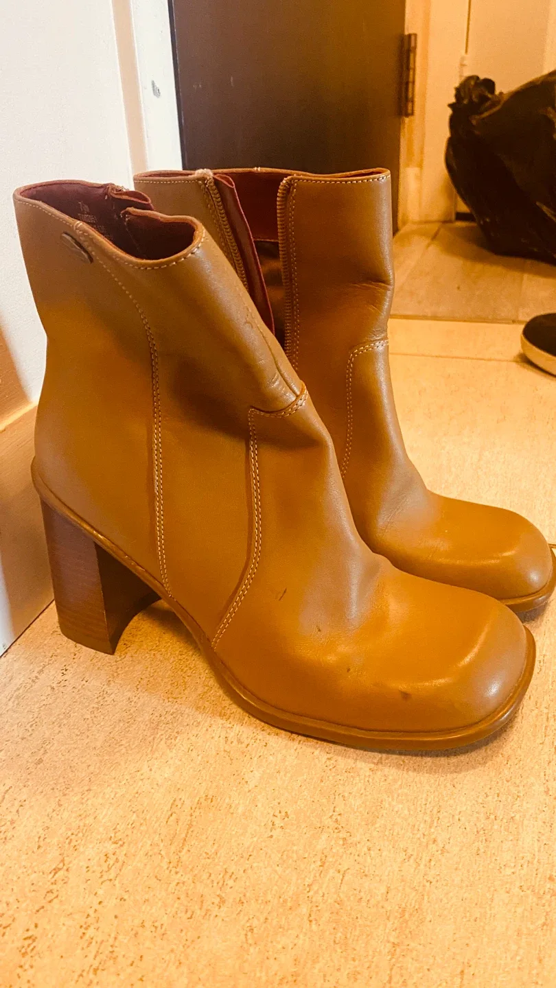 Tommy Hilfiger Leather Ankle Boots - Size 7.5 image indicator(2)