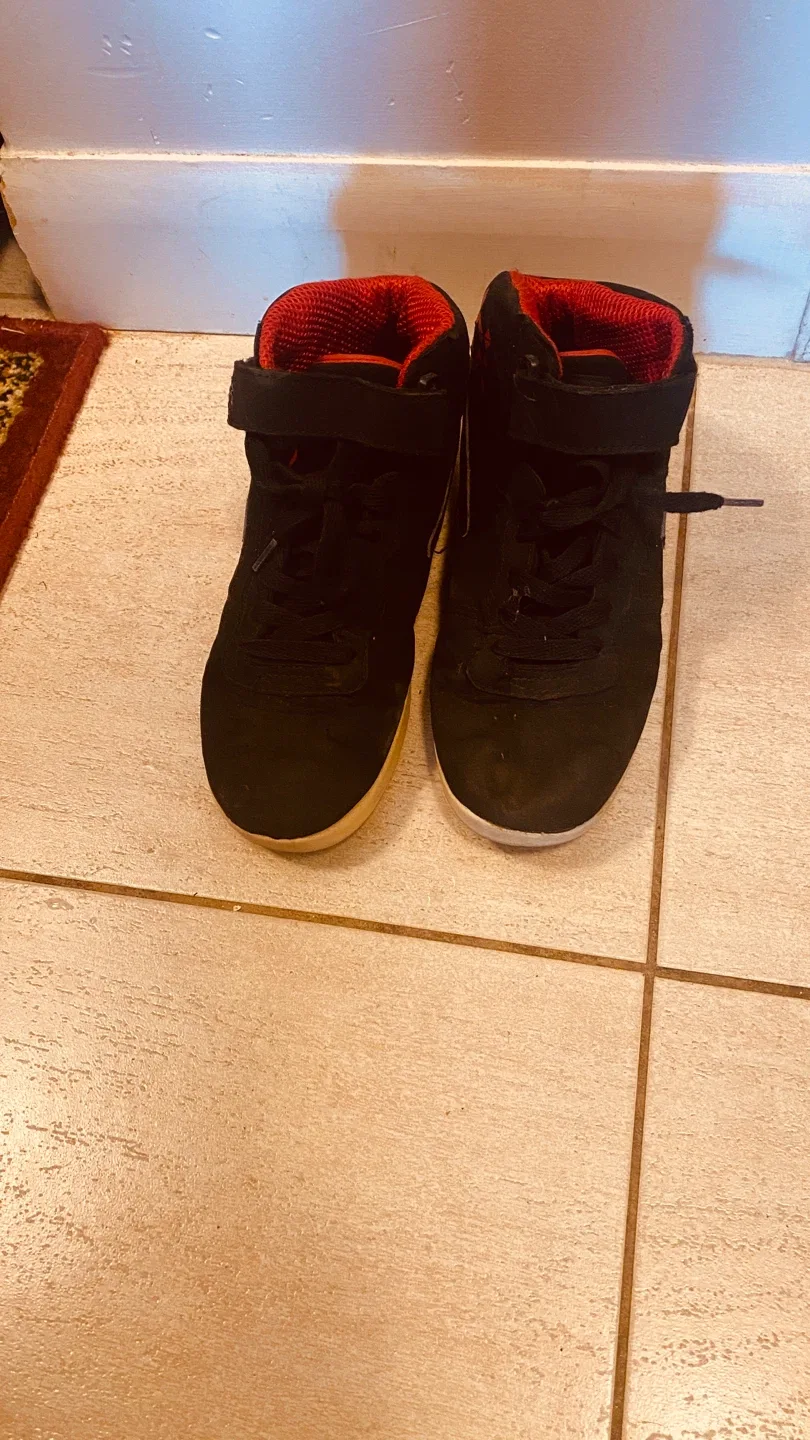 Fila High Top Sneakers - US 4.5