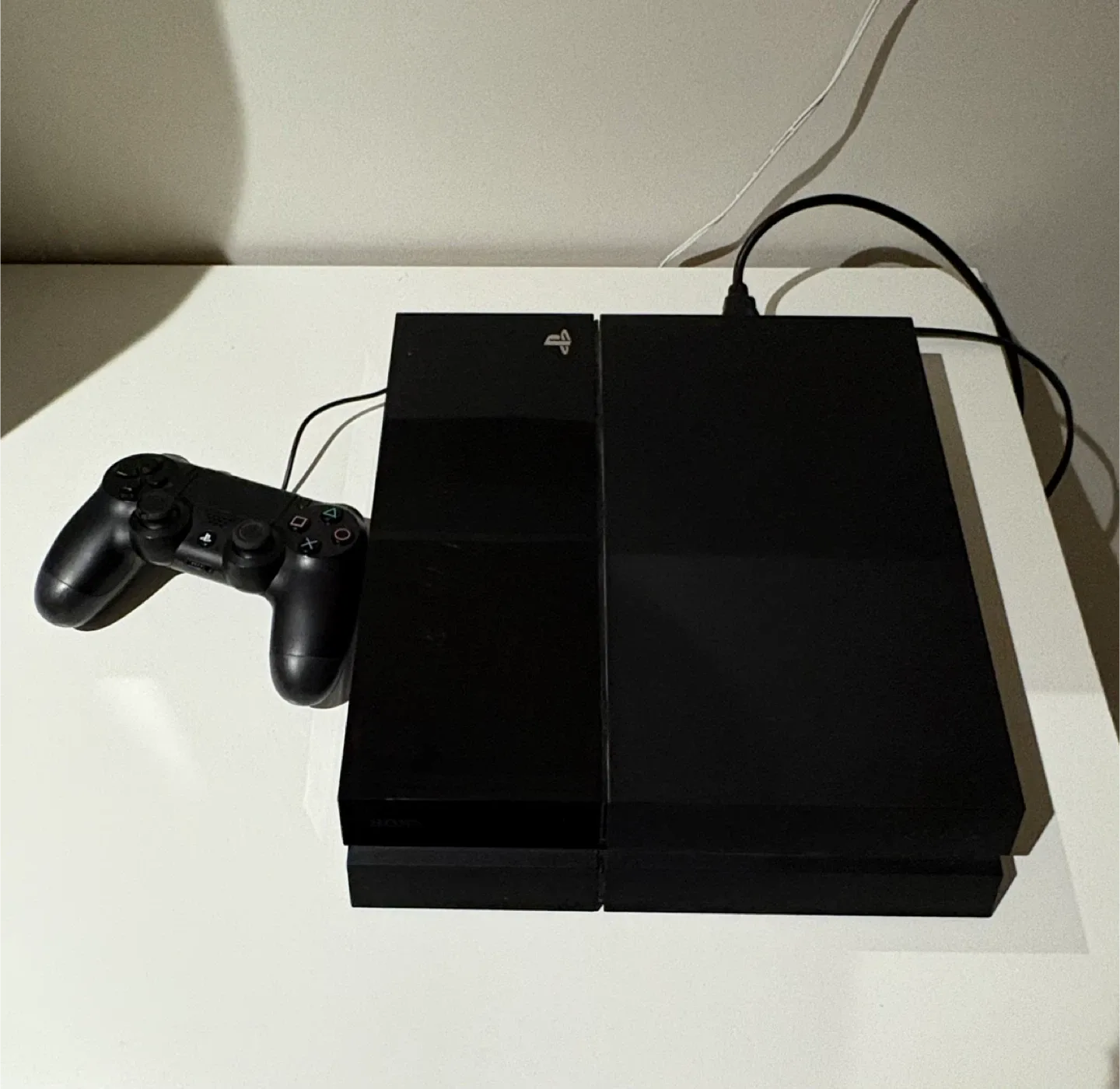 PlayStation 4 (PS4) with Controller image indicator(2)
