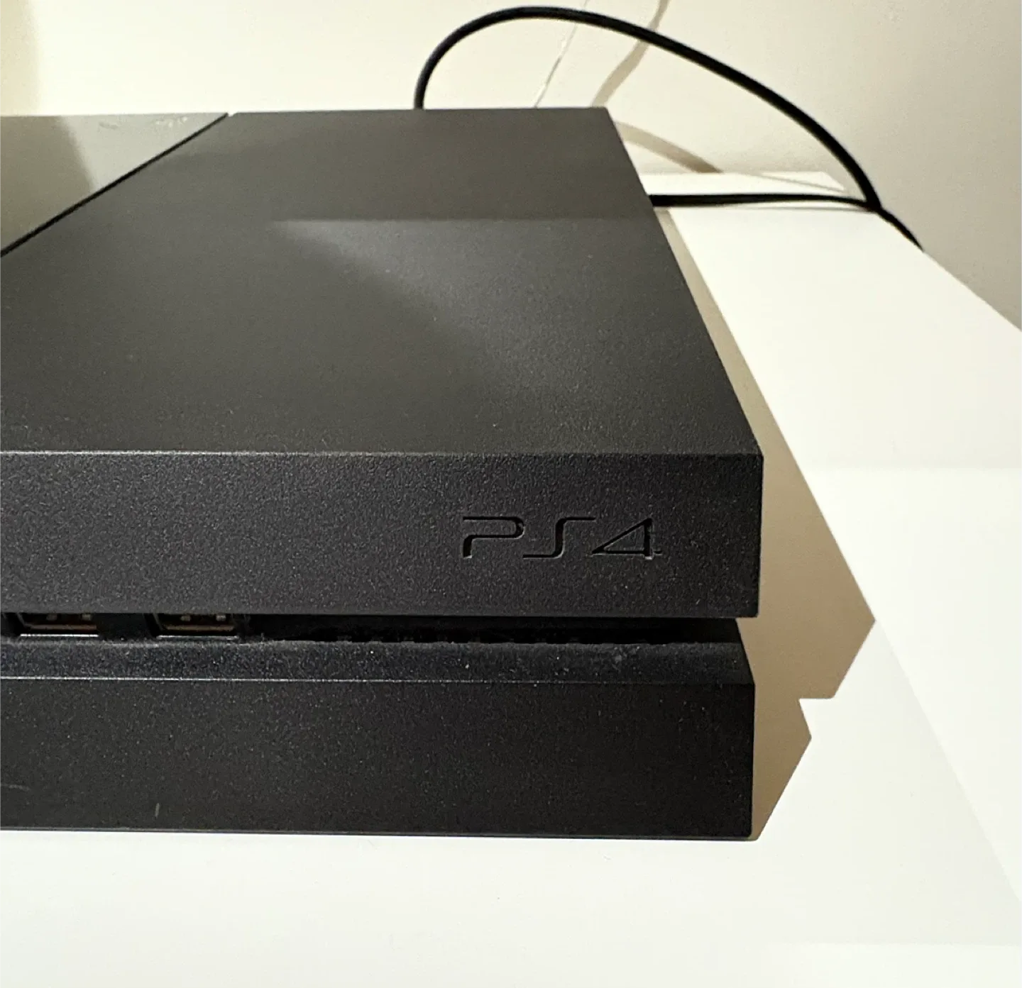 PlayStation 4 (PS4) with Controller image indicator(3)