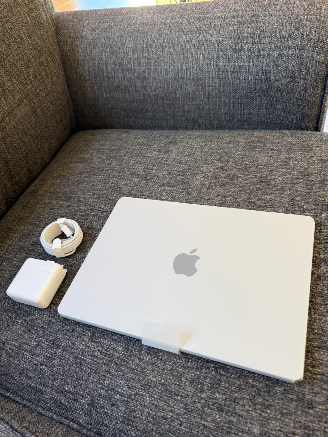 Apple MacBook Pro Silver M4 - photo 2