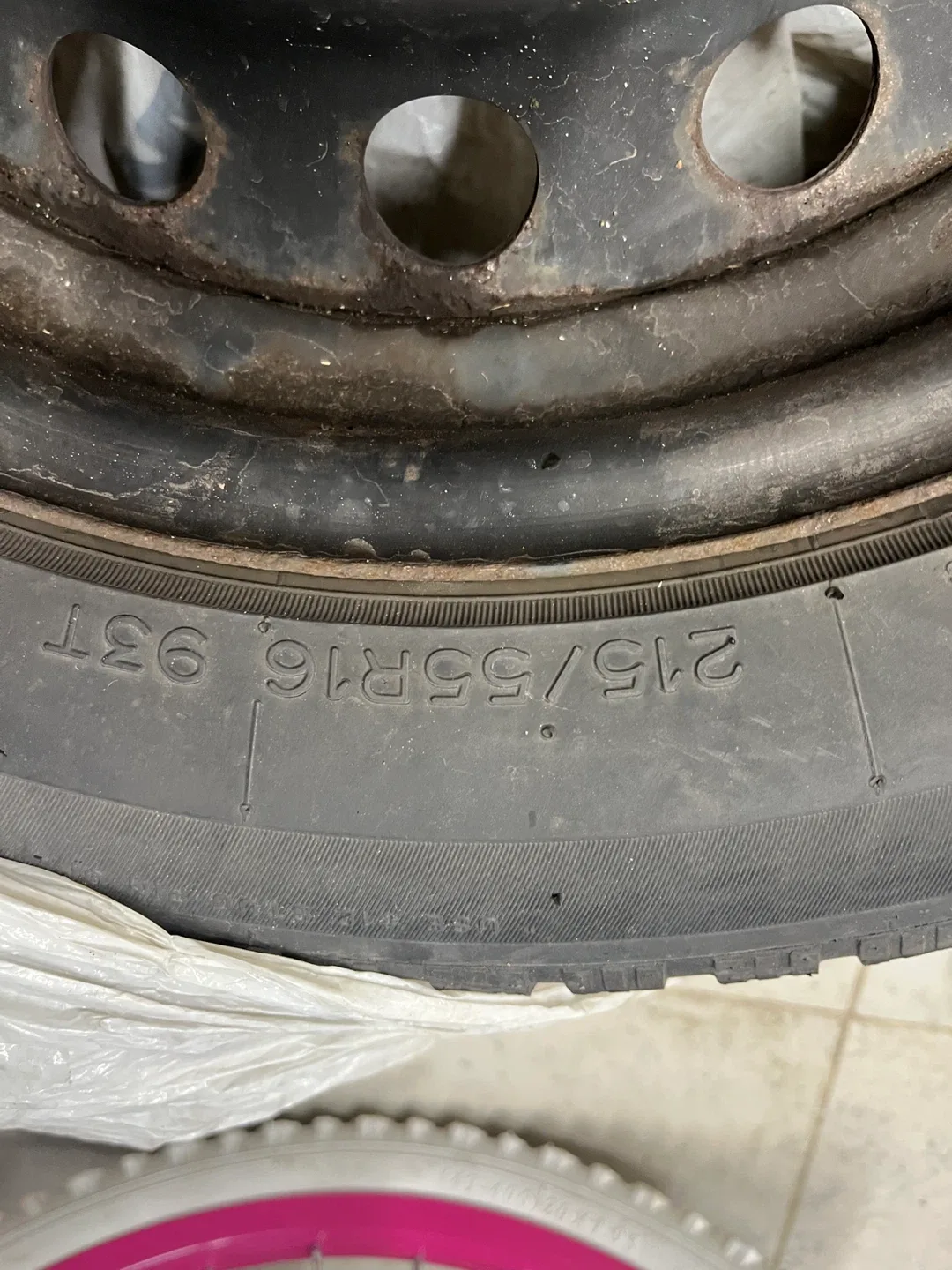 215/55R16 93T winter Tires image indicator(3)