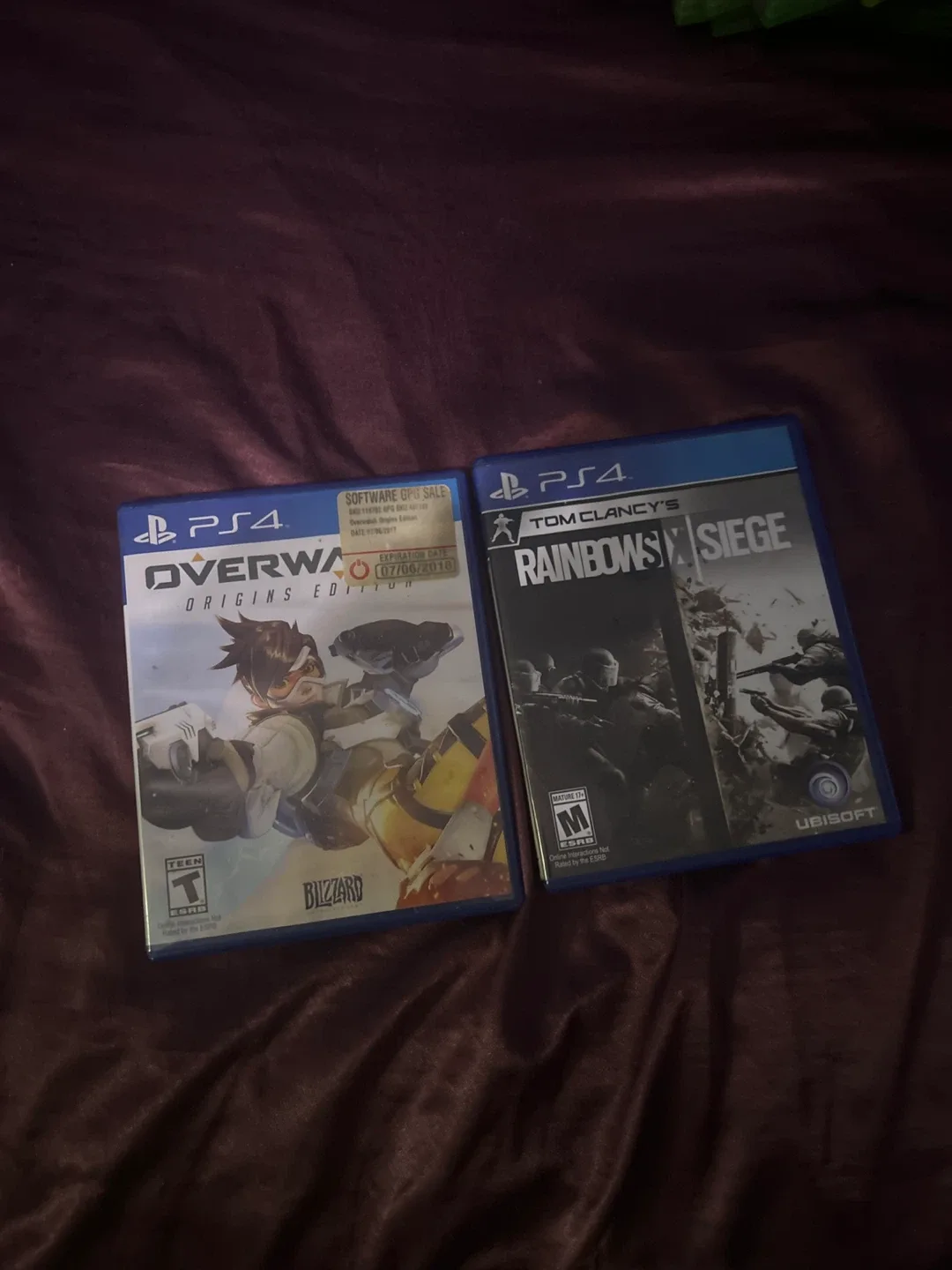 PlayStation 4 Pro White Console + Games image indicator(3)