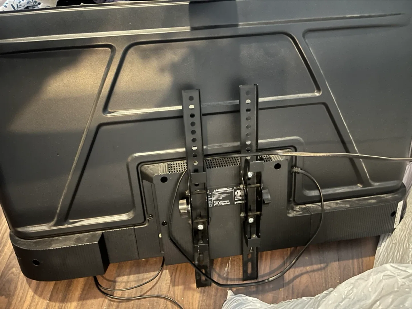 TCL Roku TV & ONN Full Motion TV Wall Mount image indicator(3)