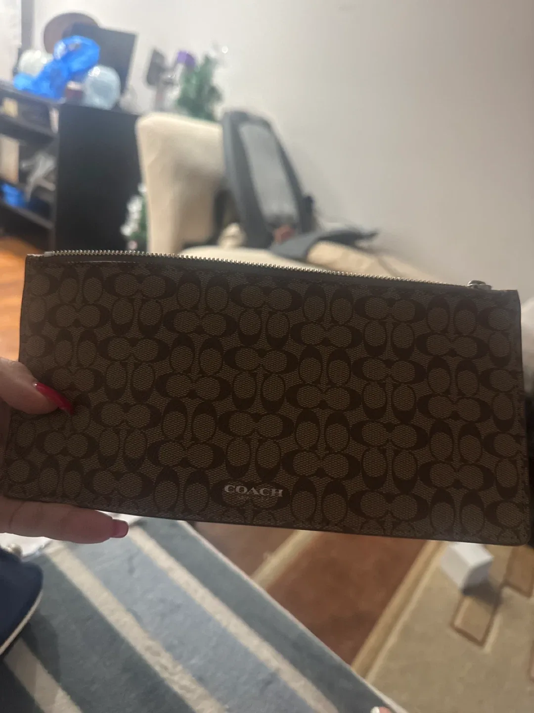 Coach  Wallet image indicator(2)