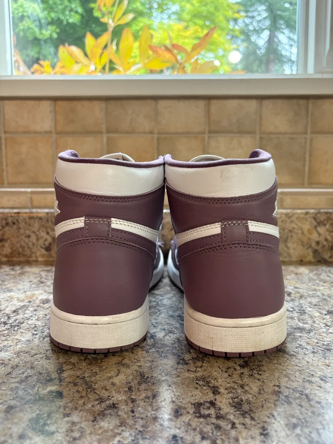 Nike Air Jordan 1 High Plum Eclipse image indicator(2)
