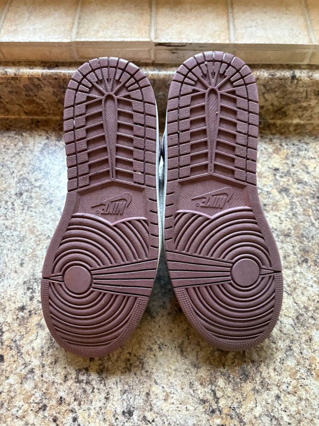 Nike Air Jordan 1 High Plum Eclipse image indicator(5)