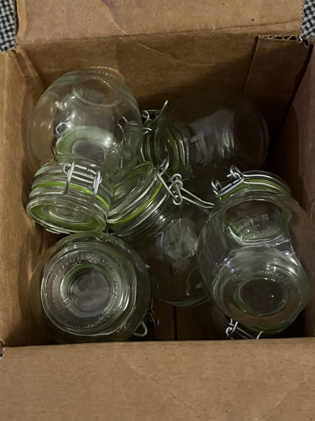 Mini glass jars (9 available)