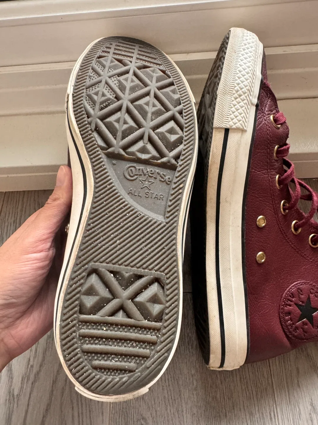 Converse All Star Leather High Top - US 7.5 image indicator(3)