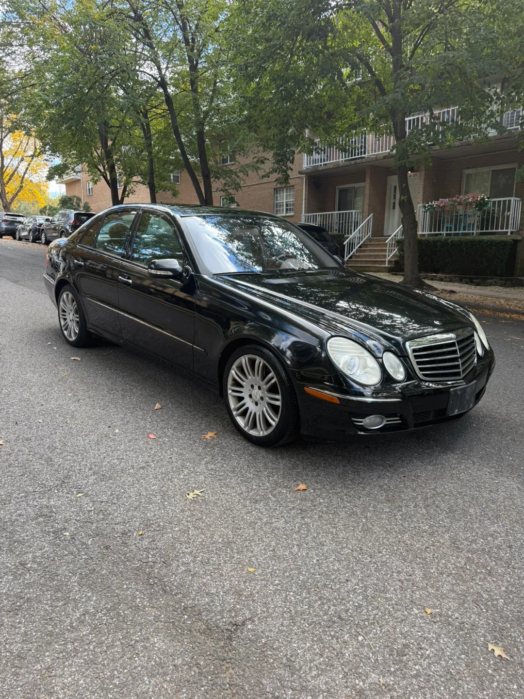 Mercedes-Benz E-Class Sedan image indicator(2)