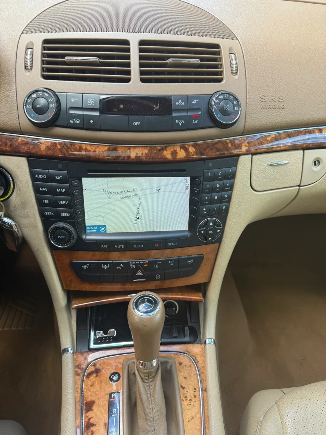 Mercedes-Benz E-Class Sedan image indicator(9)