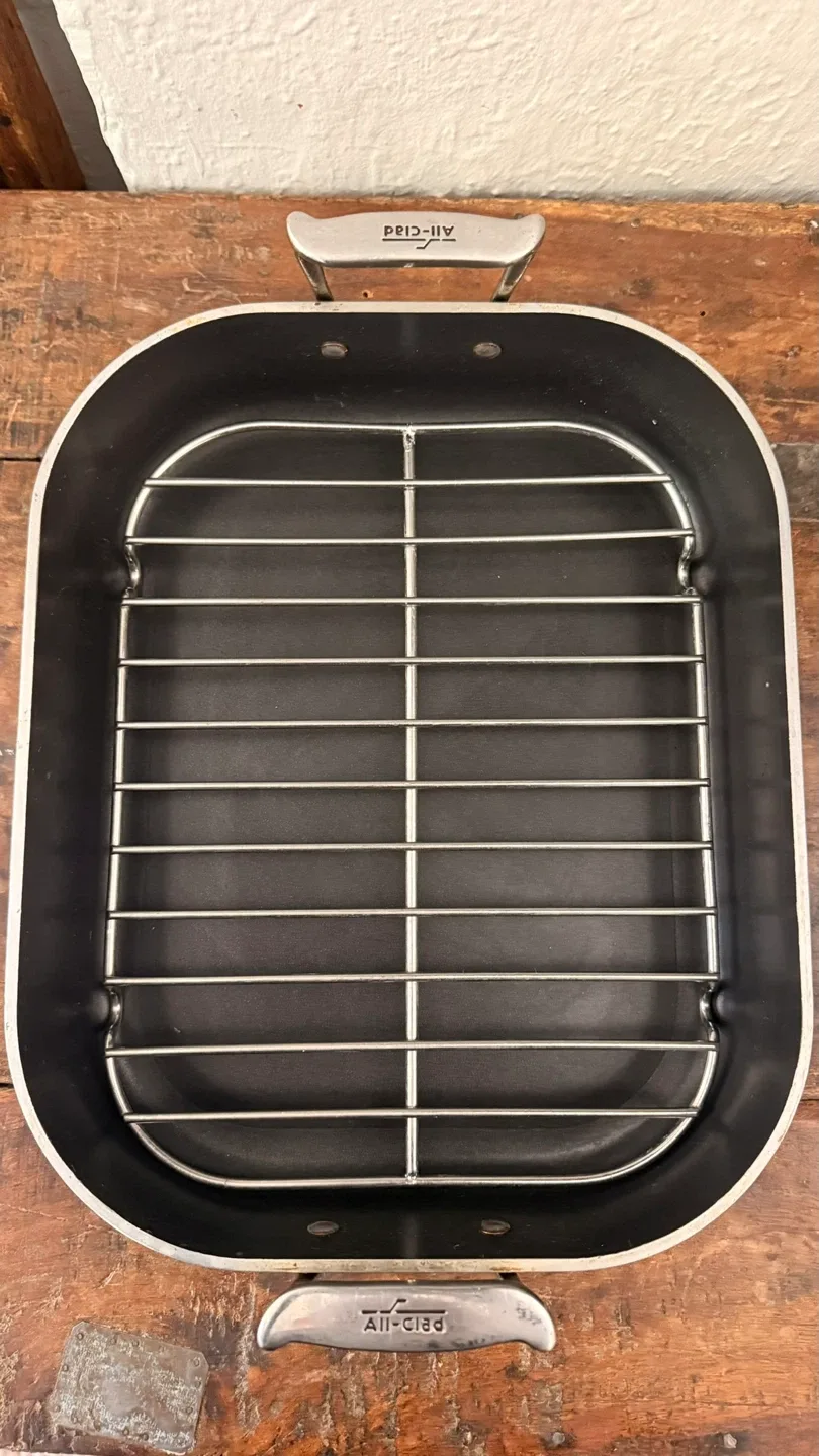 All Clad LTD Small Non Stick Roaster image indicator(4)