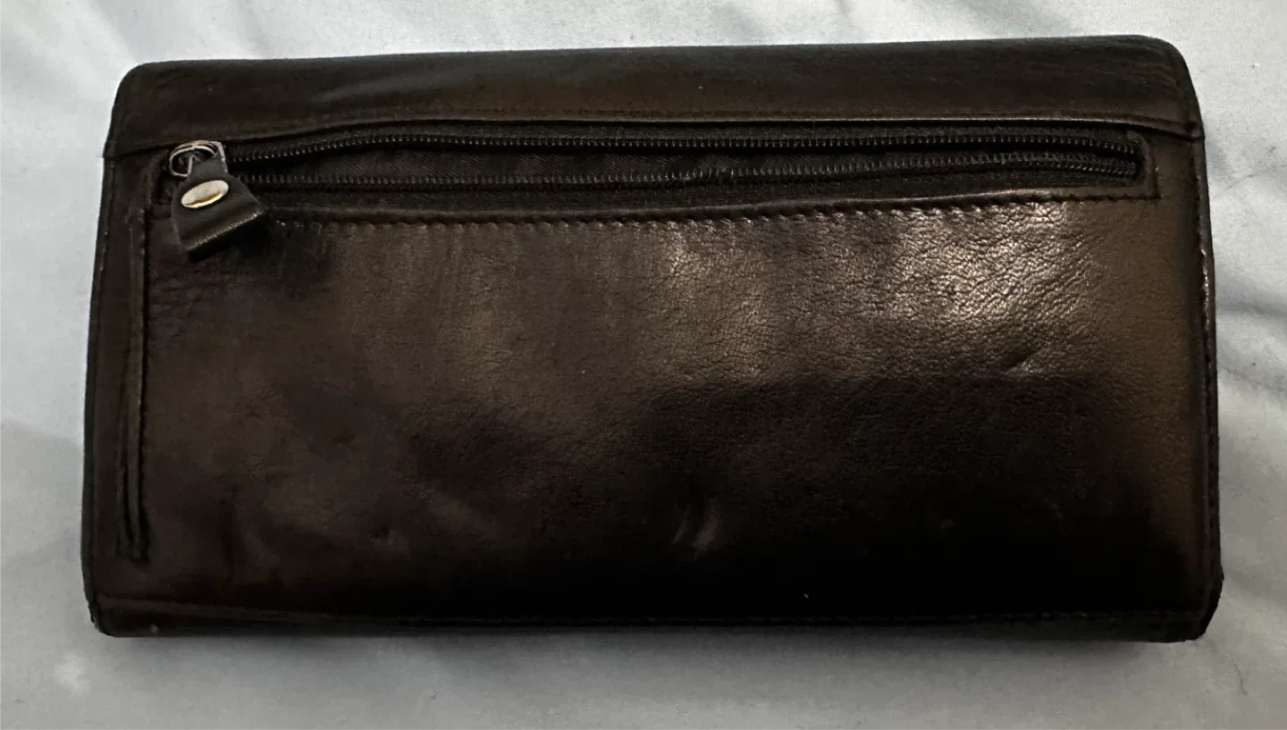 Liz Claiborne Black Leather Wallet image indicator(4)