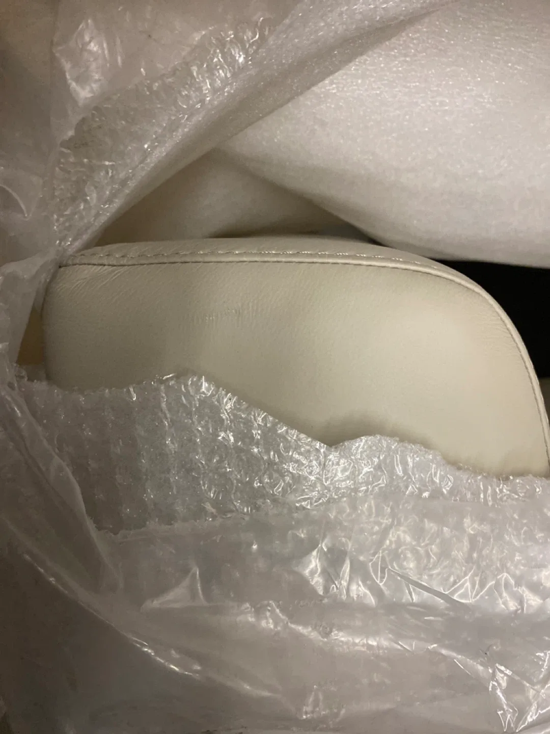 Beige leather sofa image indicator(2)