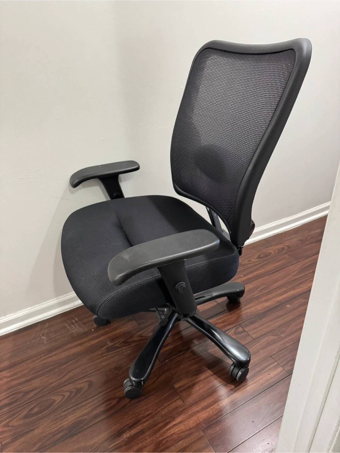 Black Office Chair with Adjustable Height - photo 2