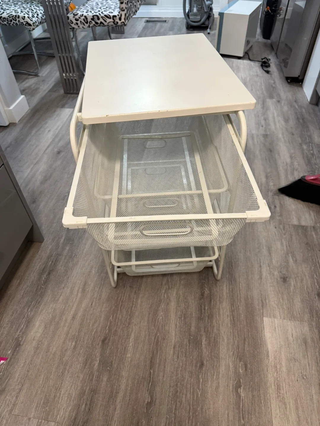 White Metal Rolling Cart with Drawers image indicator(4)