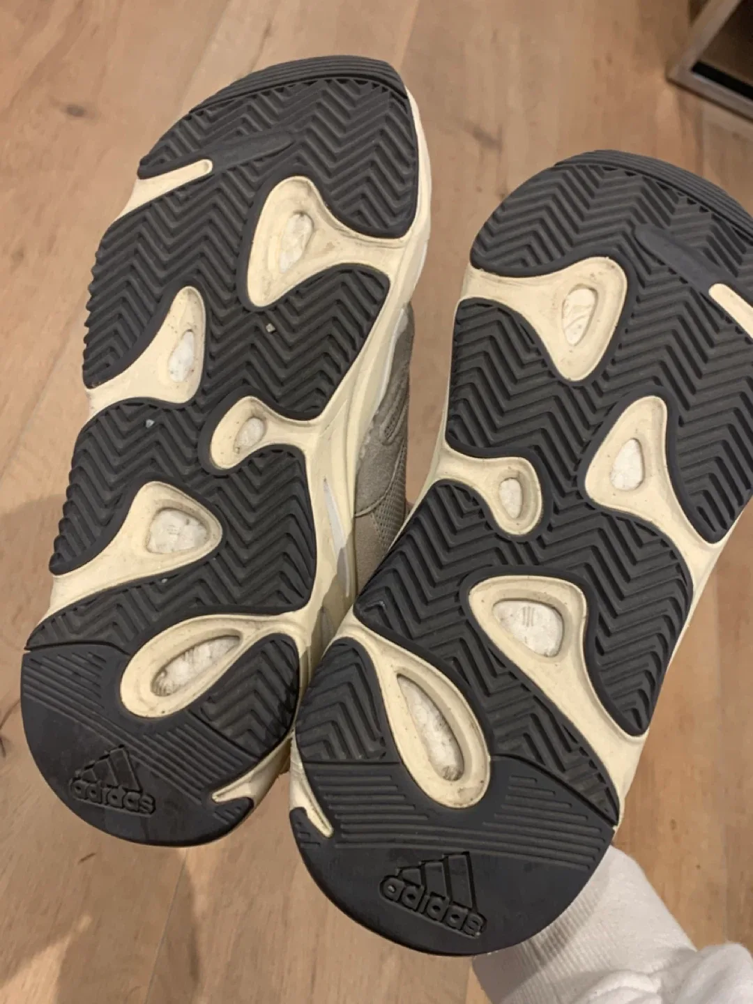 ❤️ Women’s Adidas Yeezy Boost 700, Size 6.5 US ❤️ image indicator(4)