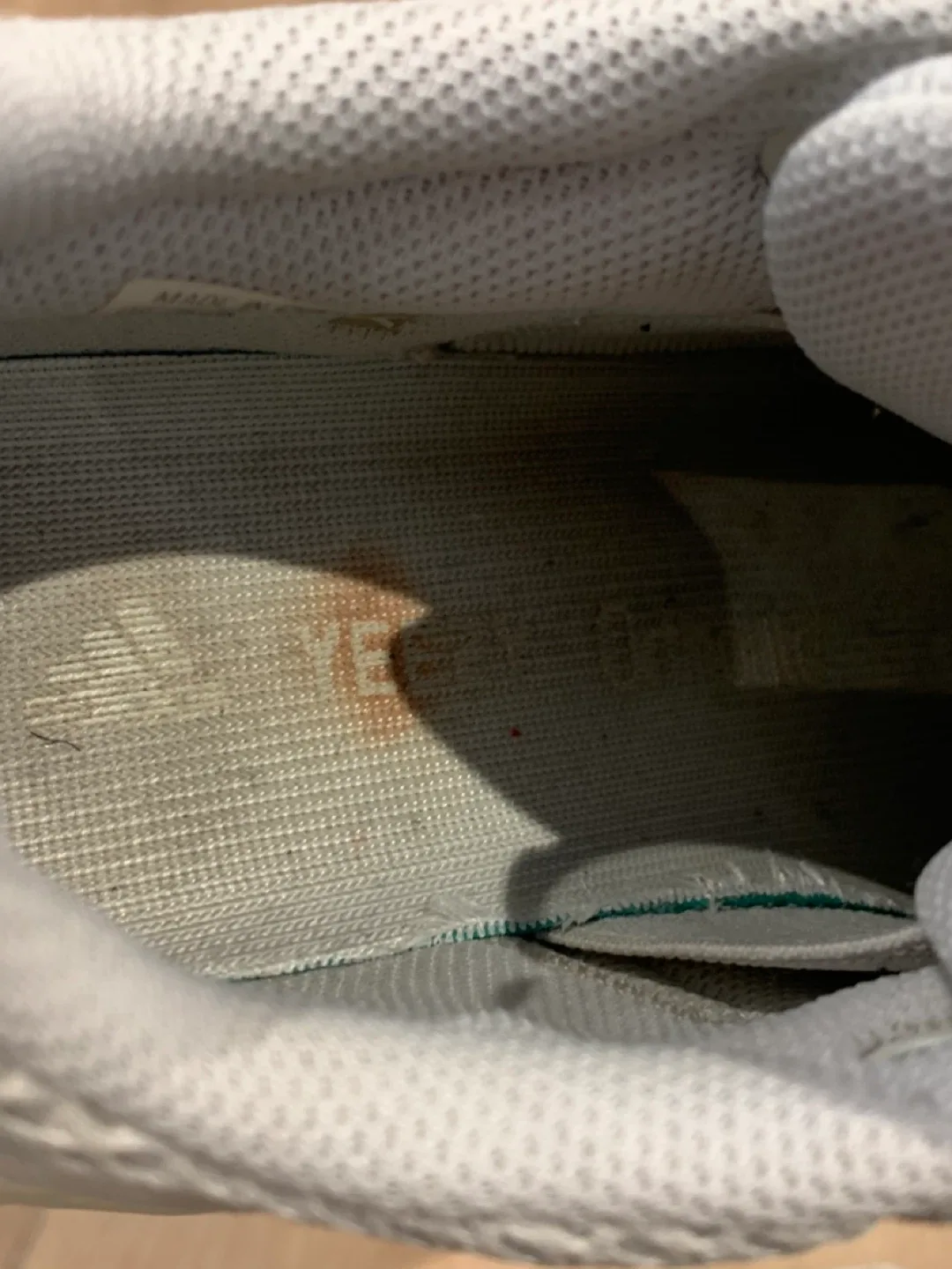 ❤️ Women’s Adidas Yeezy Boost 700, Size 6.5 US ❤️ image indicator(2)