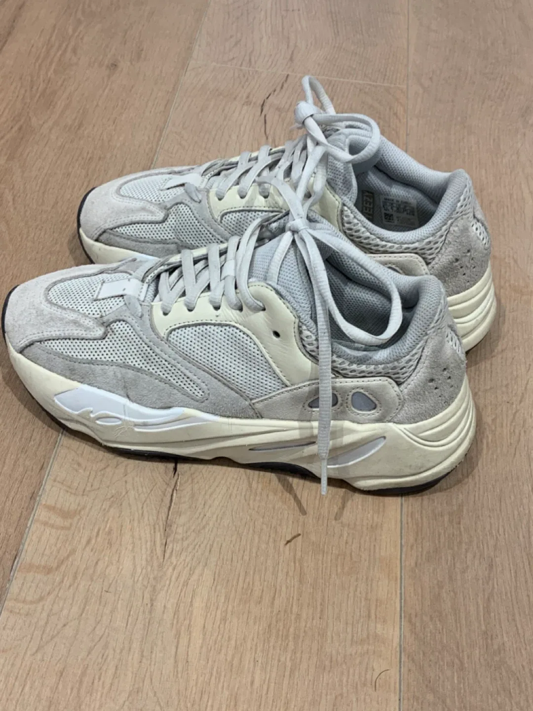 ❤️ Women’s Adidas Yeezy Boost 700, Size 6.5 US ❤️ image indicator(5)