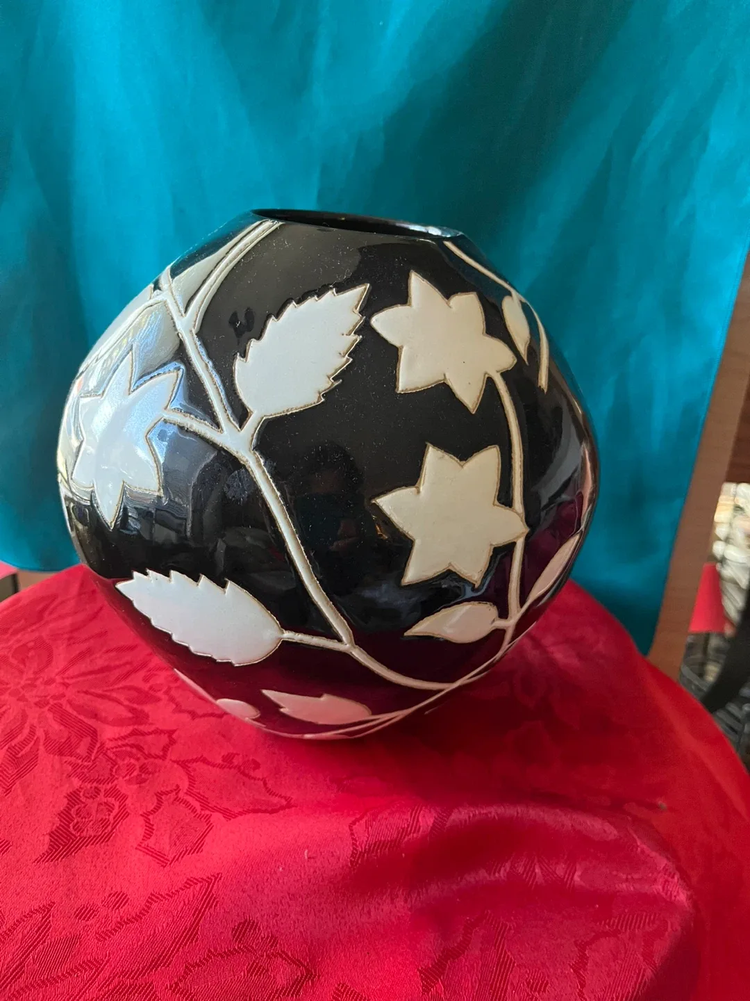 Black & White Floral Earthenware Vase - 9 Inches