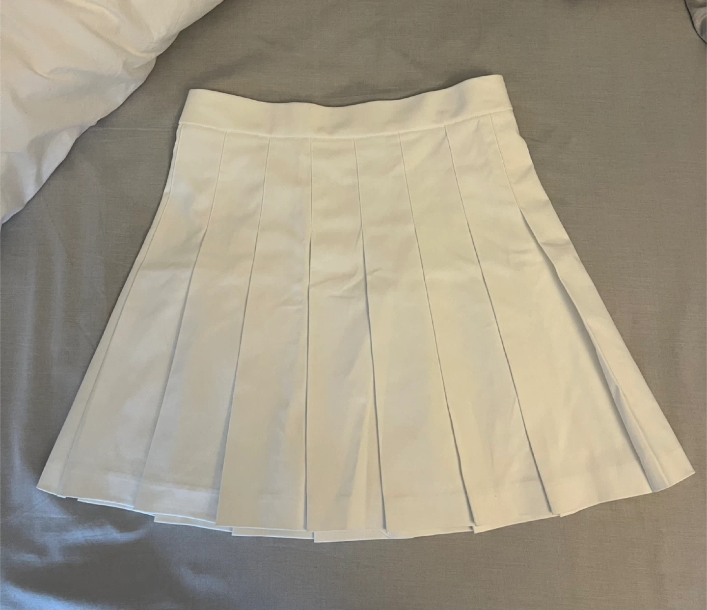 Uniqlo White Pleated Mini Skirt