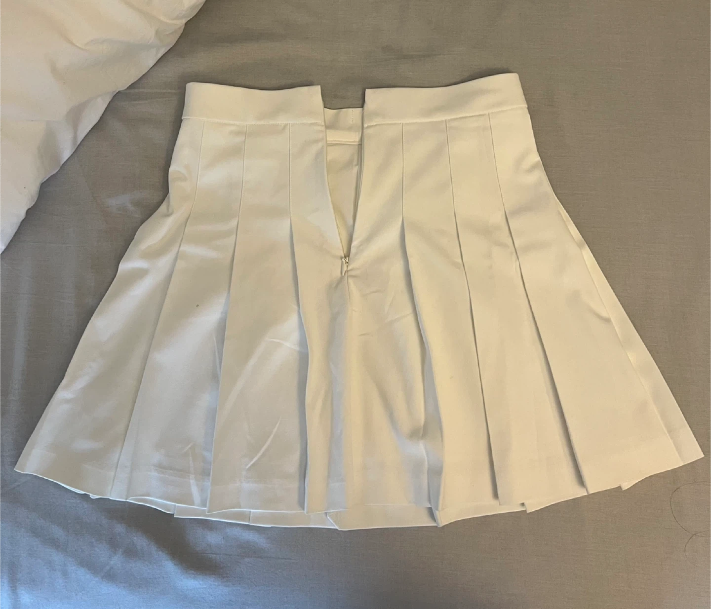 Uniqlo White Pleated Mini Skirt - photo 2