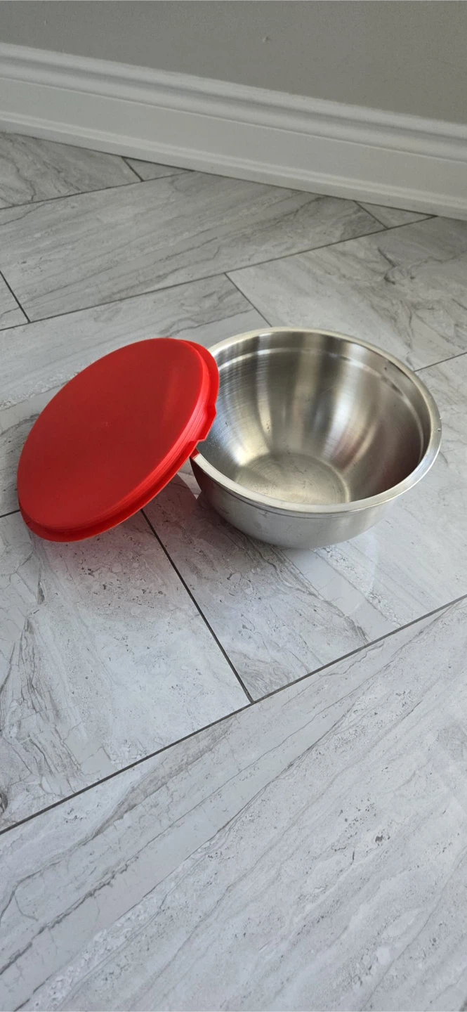 Stainless Steel Bowls with Red Lids - photo 3