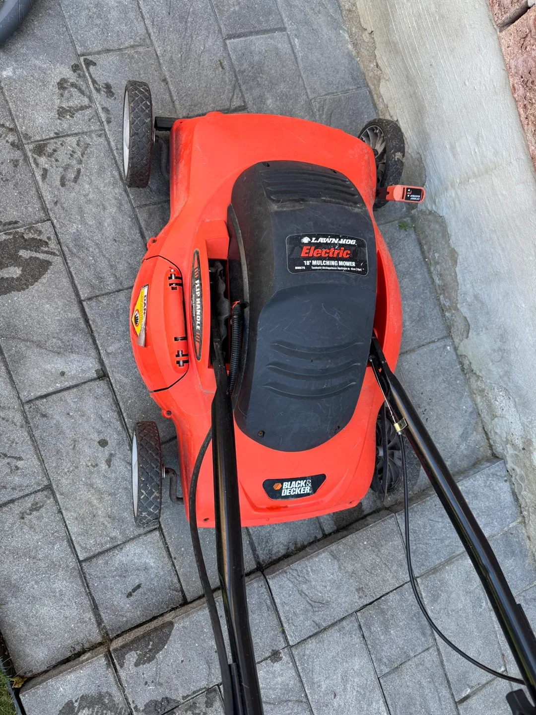 Black & Decker Lawn Hog Electric 18" Mulching Mower