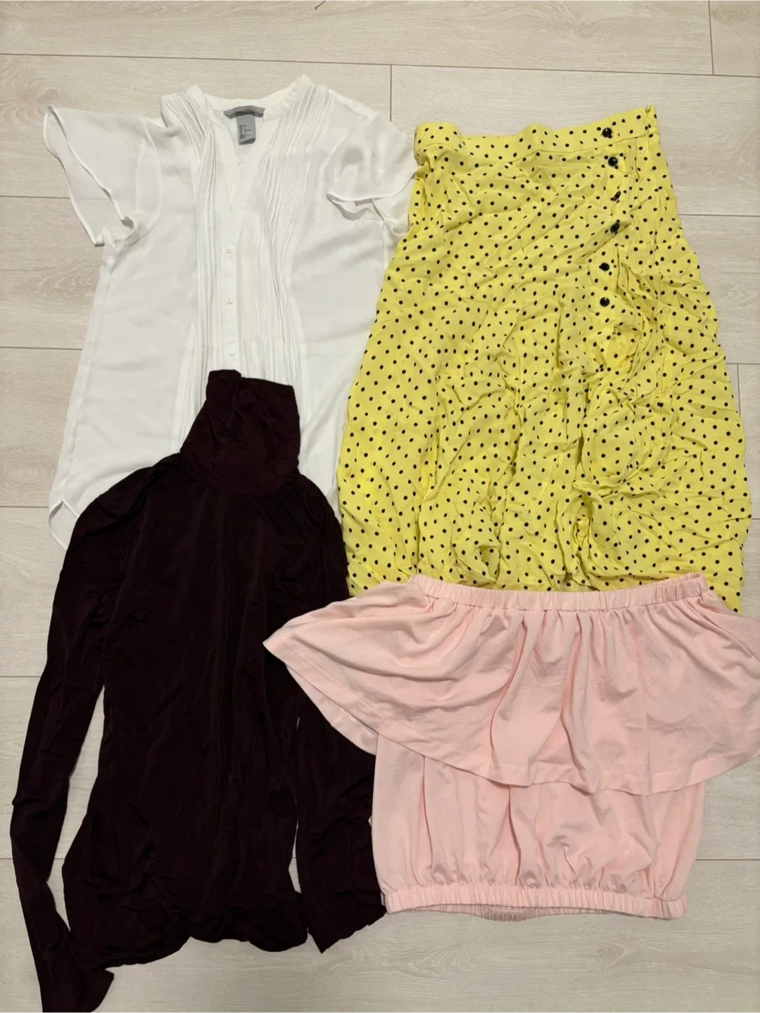FREE Women’s Clothing Bundle - 4 Items thumbnail