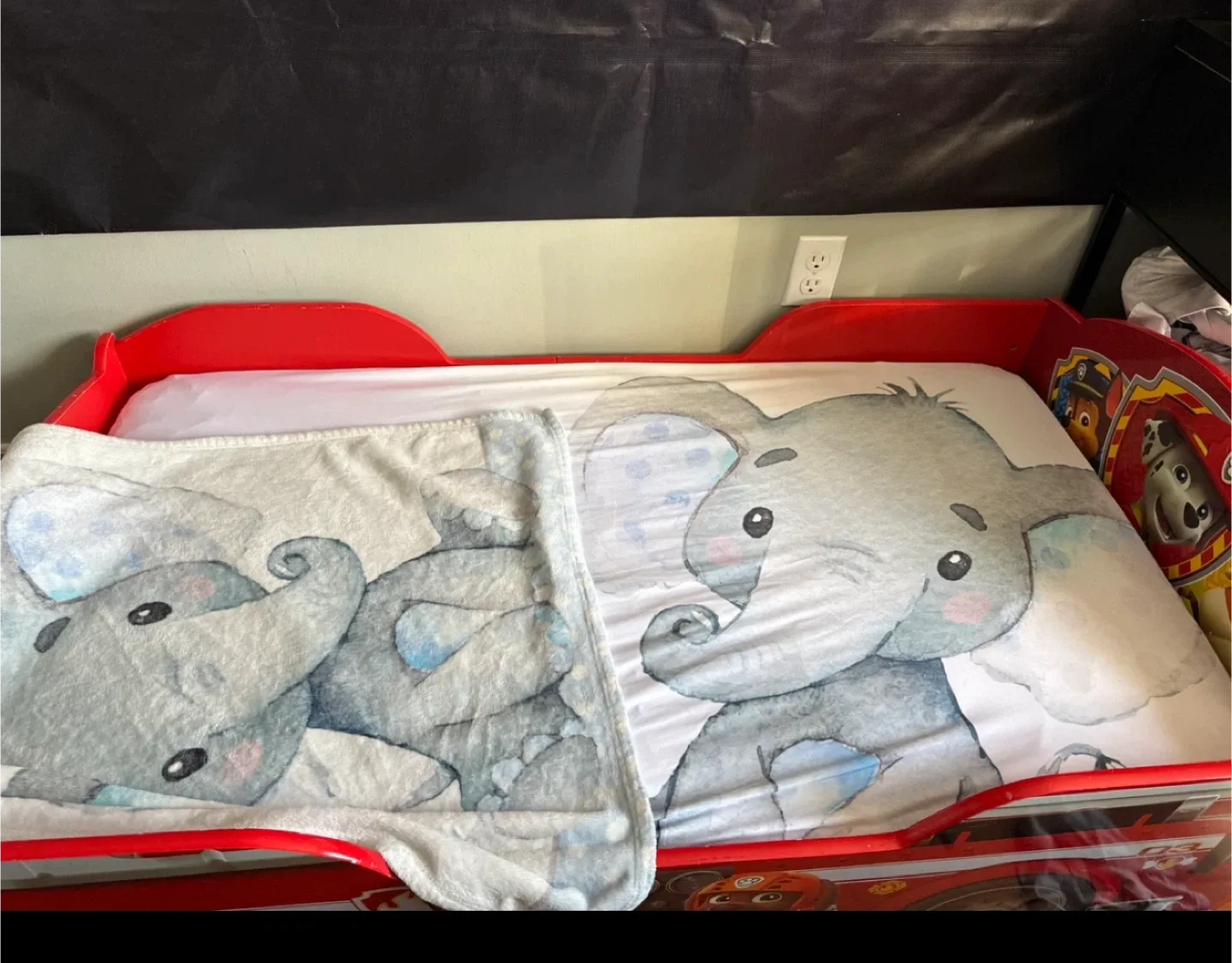 Paw Patrol Toddler Bed with Elephant Blanket image indicator(2)