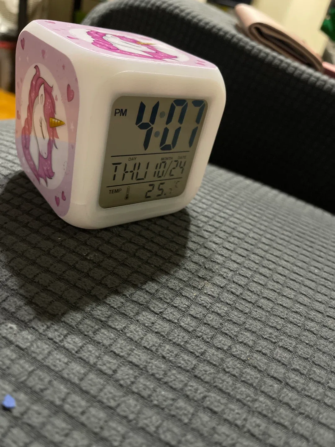 Brand new  small kids Electric digital Alarm Clock I image indicator(3)