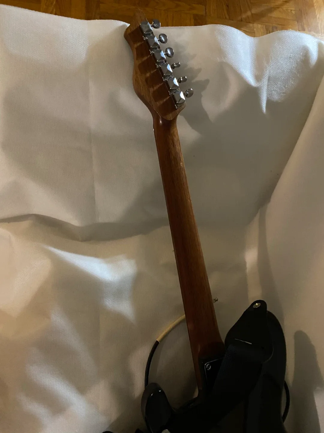 NOVA Electric Guitar - Black image indicator(6)