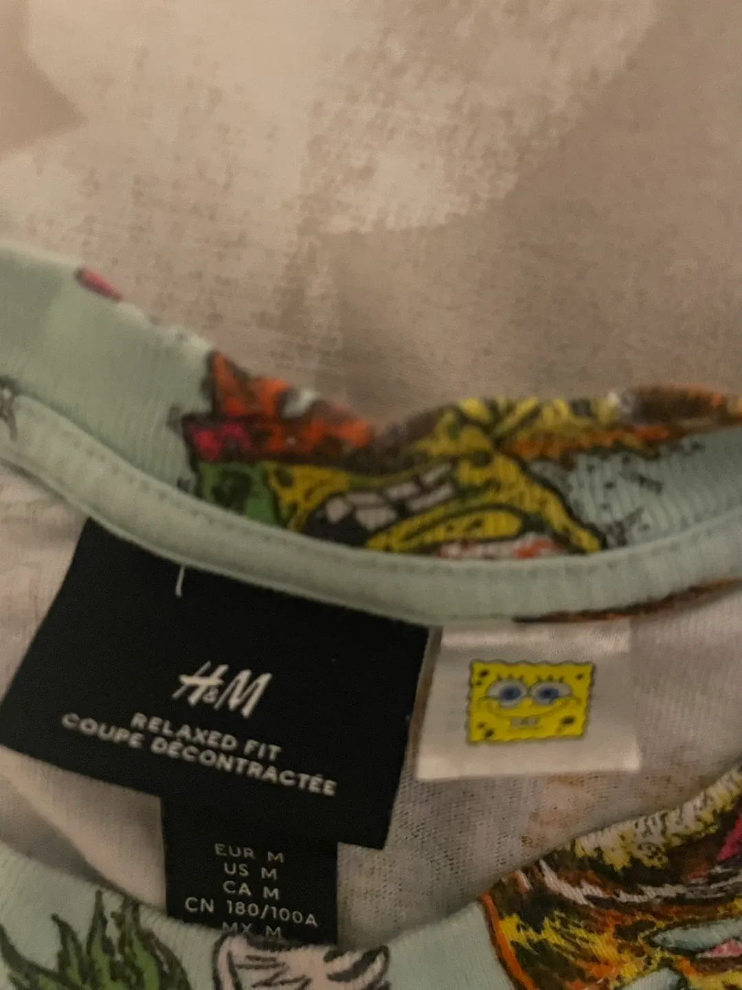 H&M Relaxed Fit Spongebob T-Shirt - Size M image indicator(4)