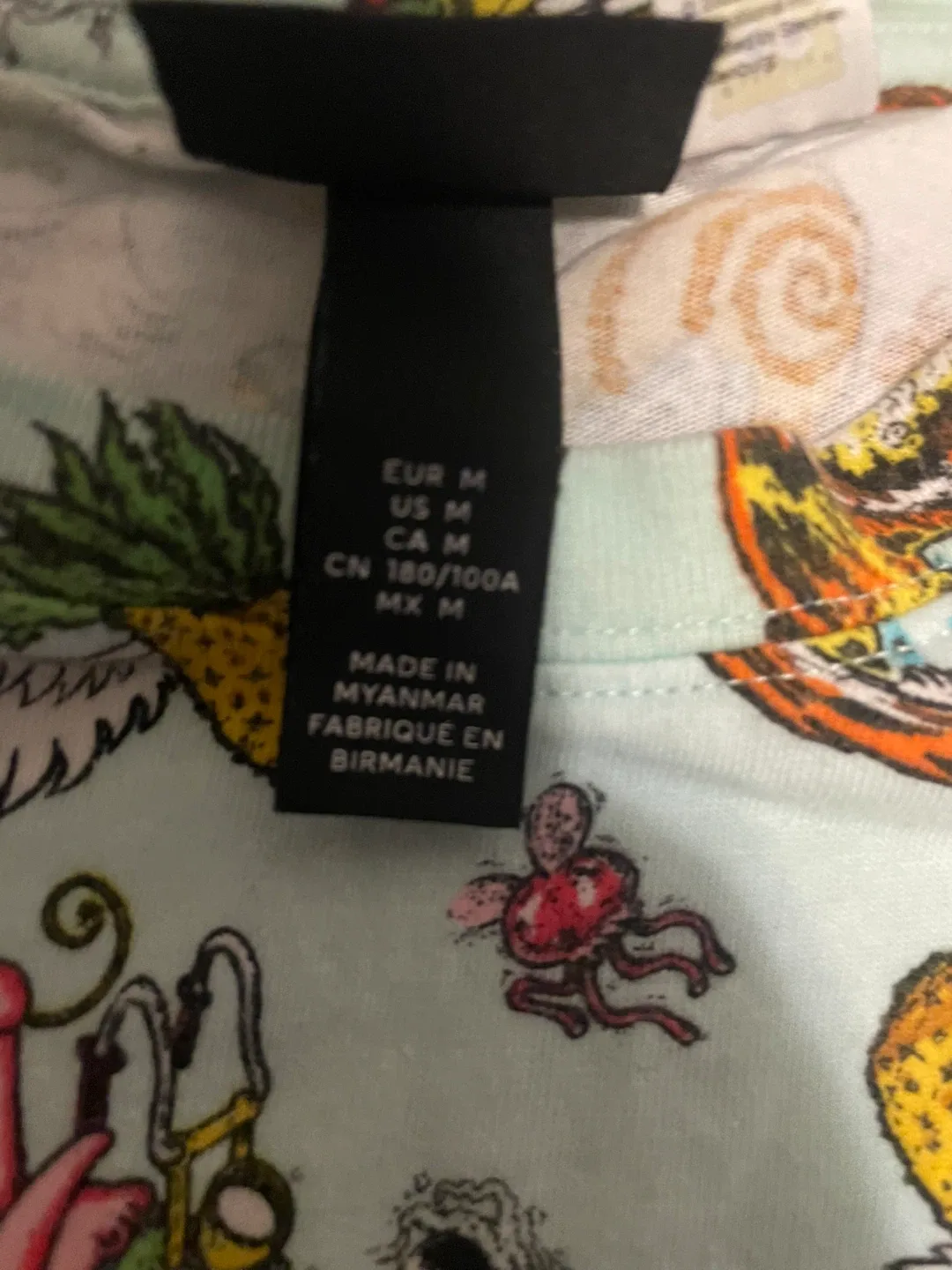 H&M Relaxed Fit Spongebob T-Shirt - Size M image indicator(3)