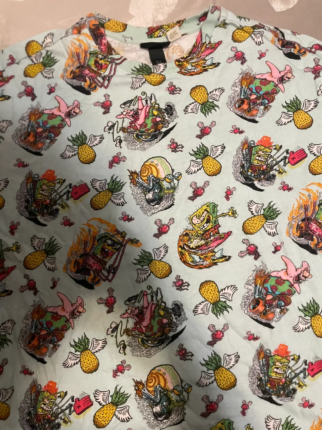 H&M Relaxed Fit Spongebob T-Shirt - Size M image indicator(2)