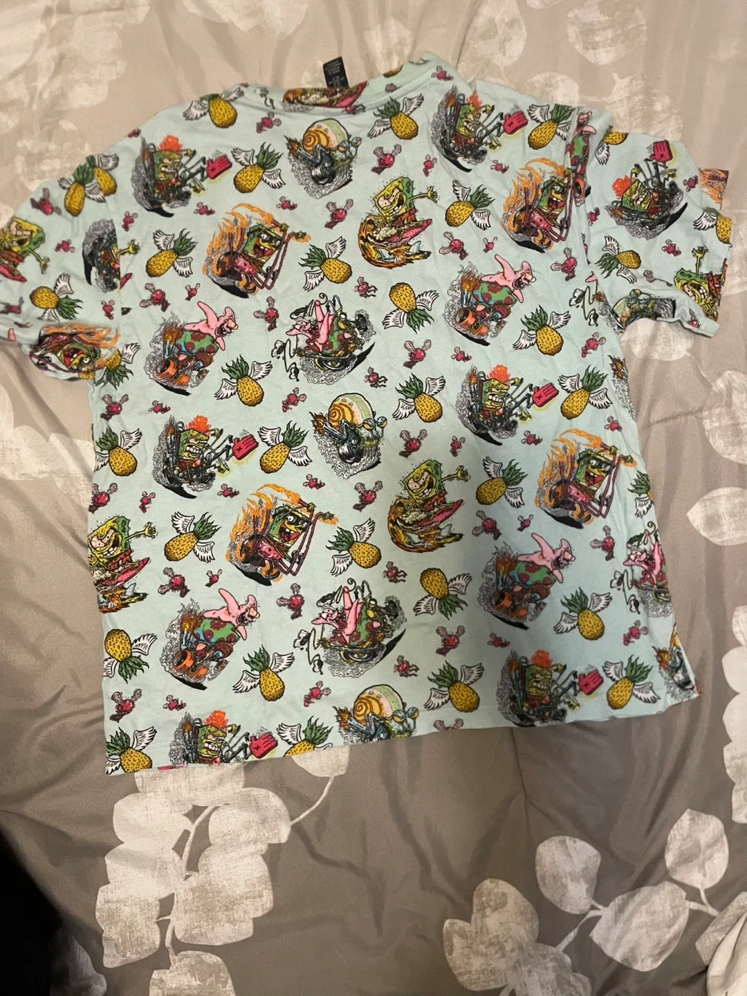 H&M Relaxed Fit Spongebob T-Shirt - Size M image indicator(5)