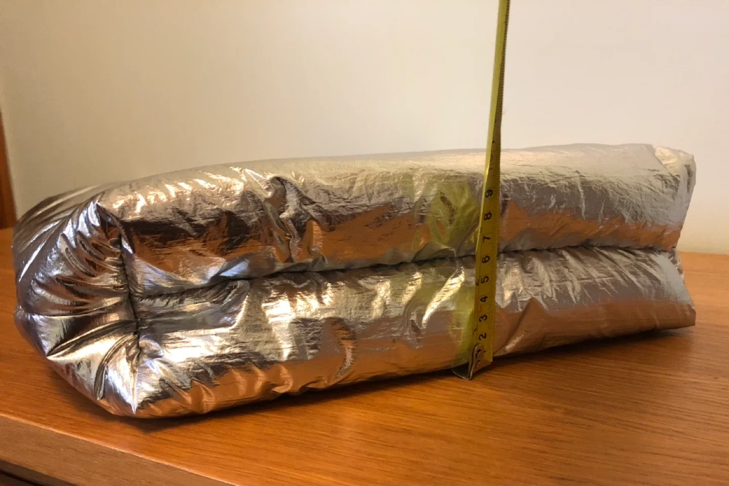 A New Clinique Silver Puffer Tote Bag image indicator(6)