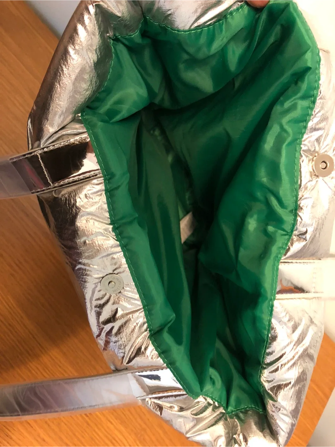 A New Clinique Silver Puffer Tote Bag image indicator(7)