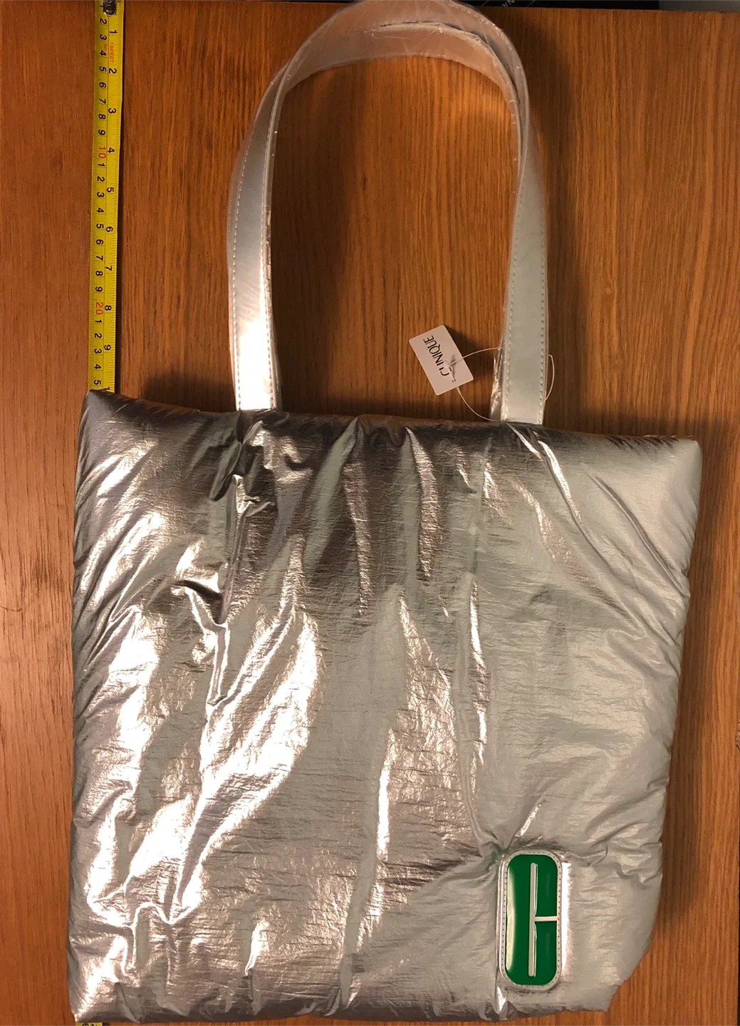 A New Clinique Silver Puffer Tote Bag image indicator(9)