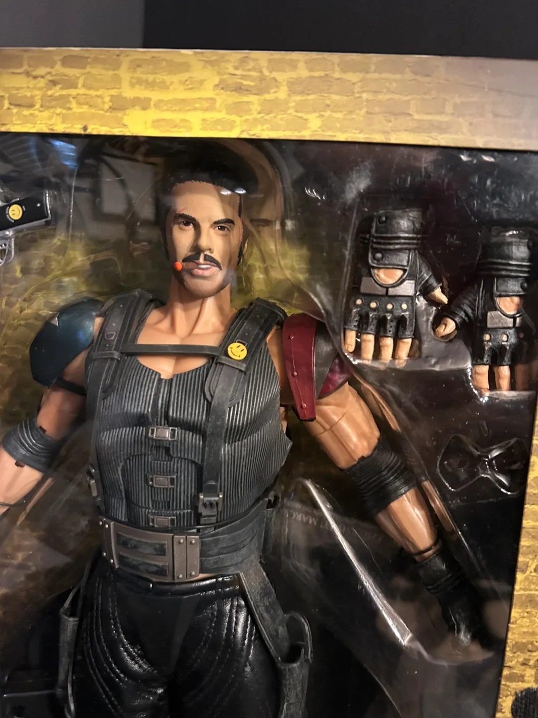 Watchmen The Comedian 1/6 Scale Deluxe Collector Figure image indicator(3)