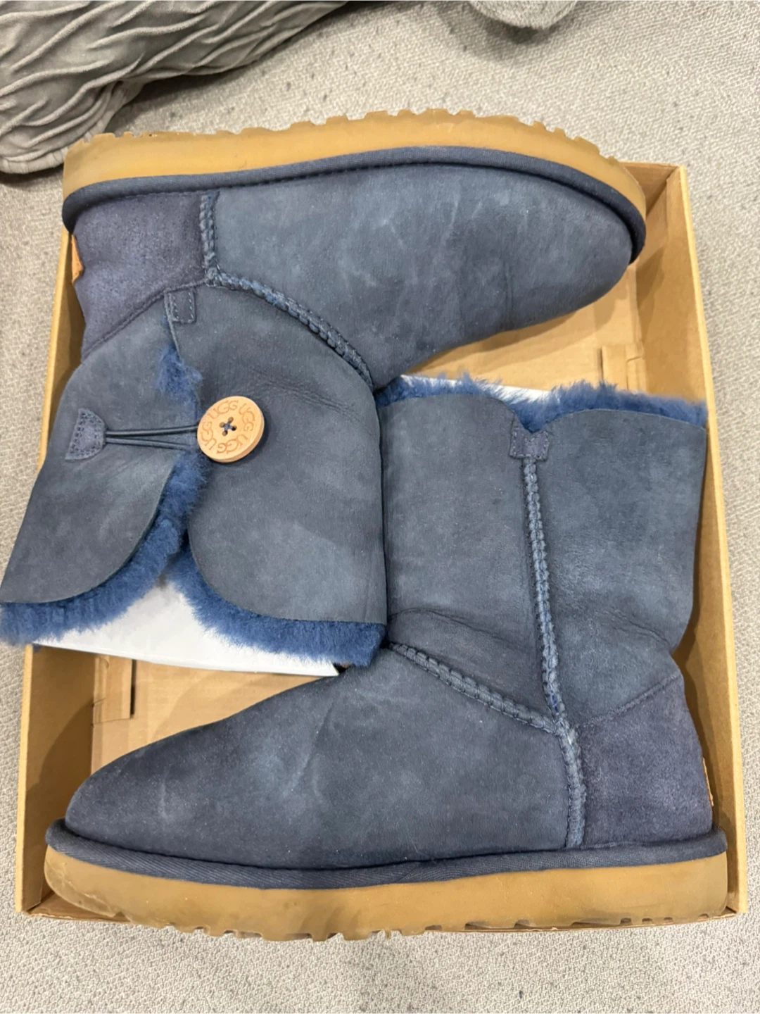 UGG W Bailey Button II Boots - Size 8, Navy