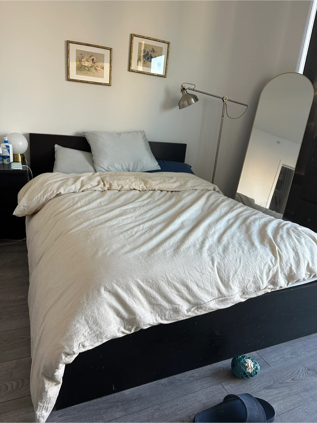 Full size mattress and bed frame