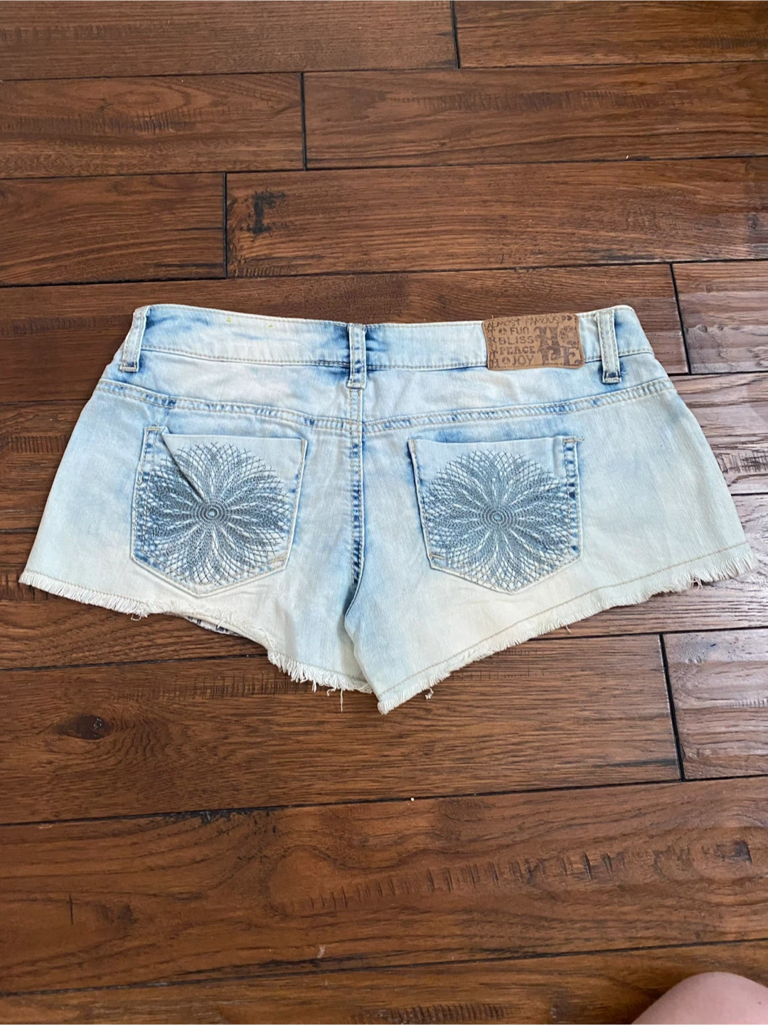 Almost Famous Light Denim Shorts - photo 2