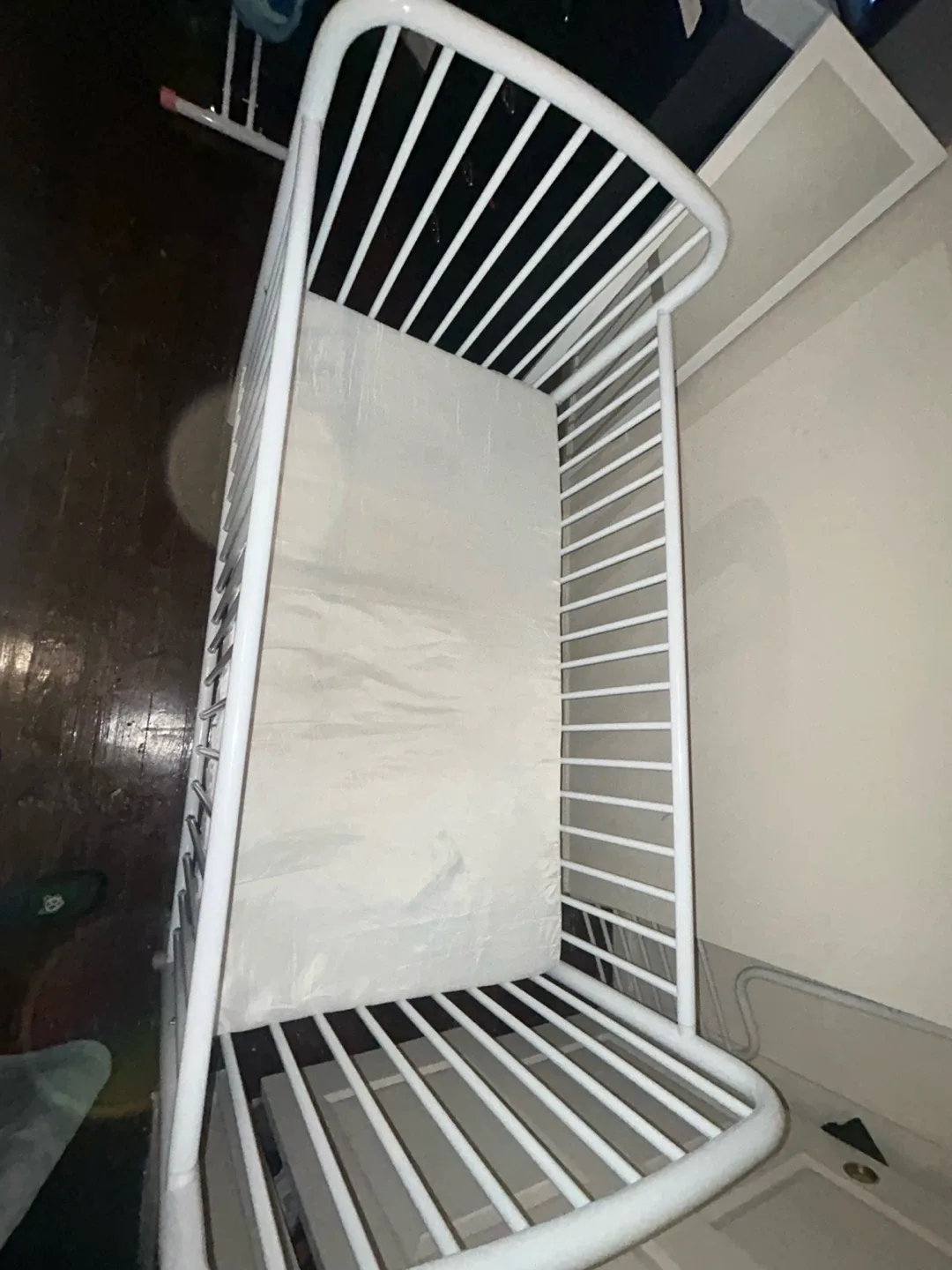 White Metal Baby Crib image indicator(2)