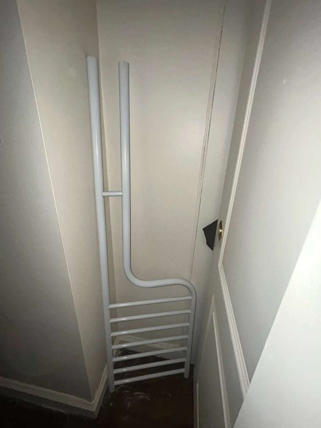 White Metal Baby Crib image indicator(4)